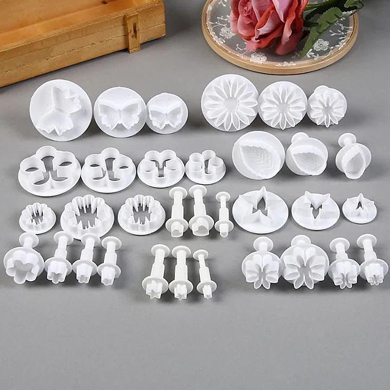 Creative 33 - Piece Cake Decorating Set