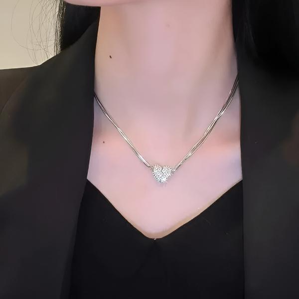 Elegant Magnetic Heart Necklace