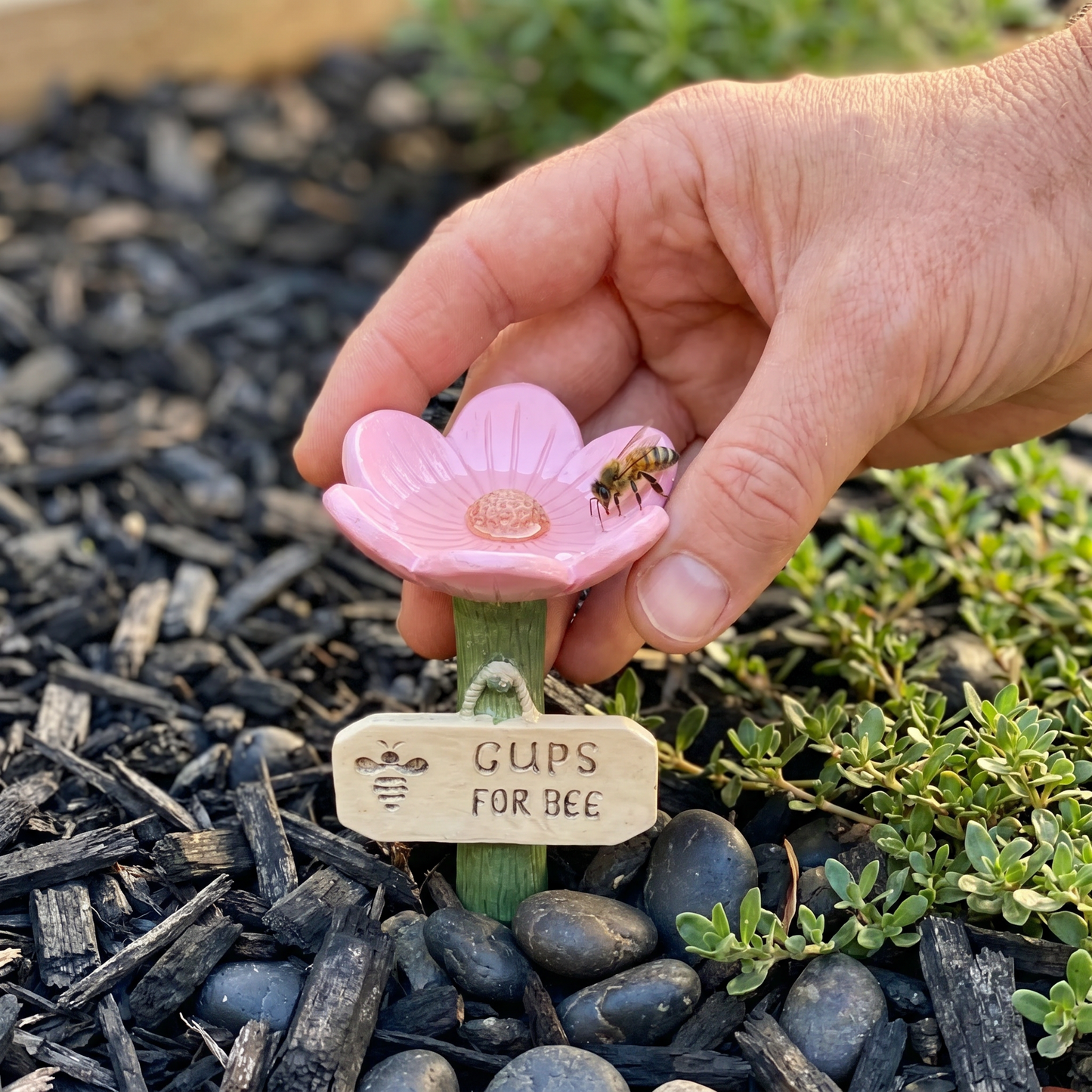 Flower-Shaped Bee Waterer – Colorful Water Dispensers for the Garden